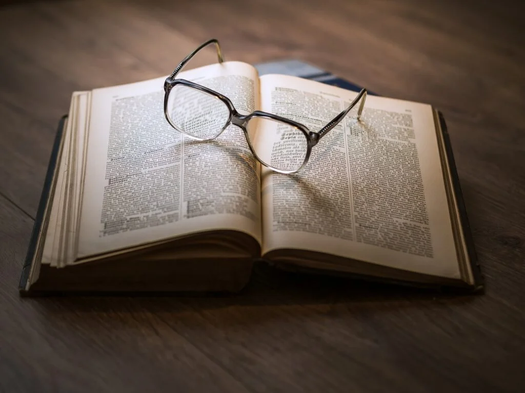Tips for Effectively Using Academic Phrases in Essay Writing